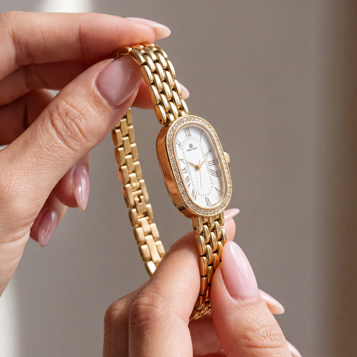 Belgrave 21mm gold women's watch held in hand #color_gold