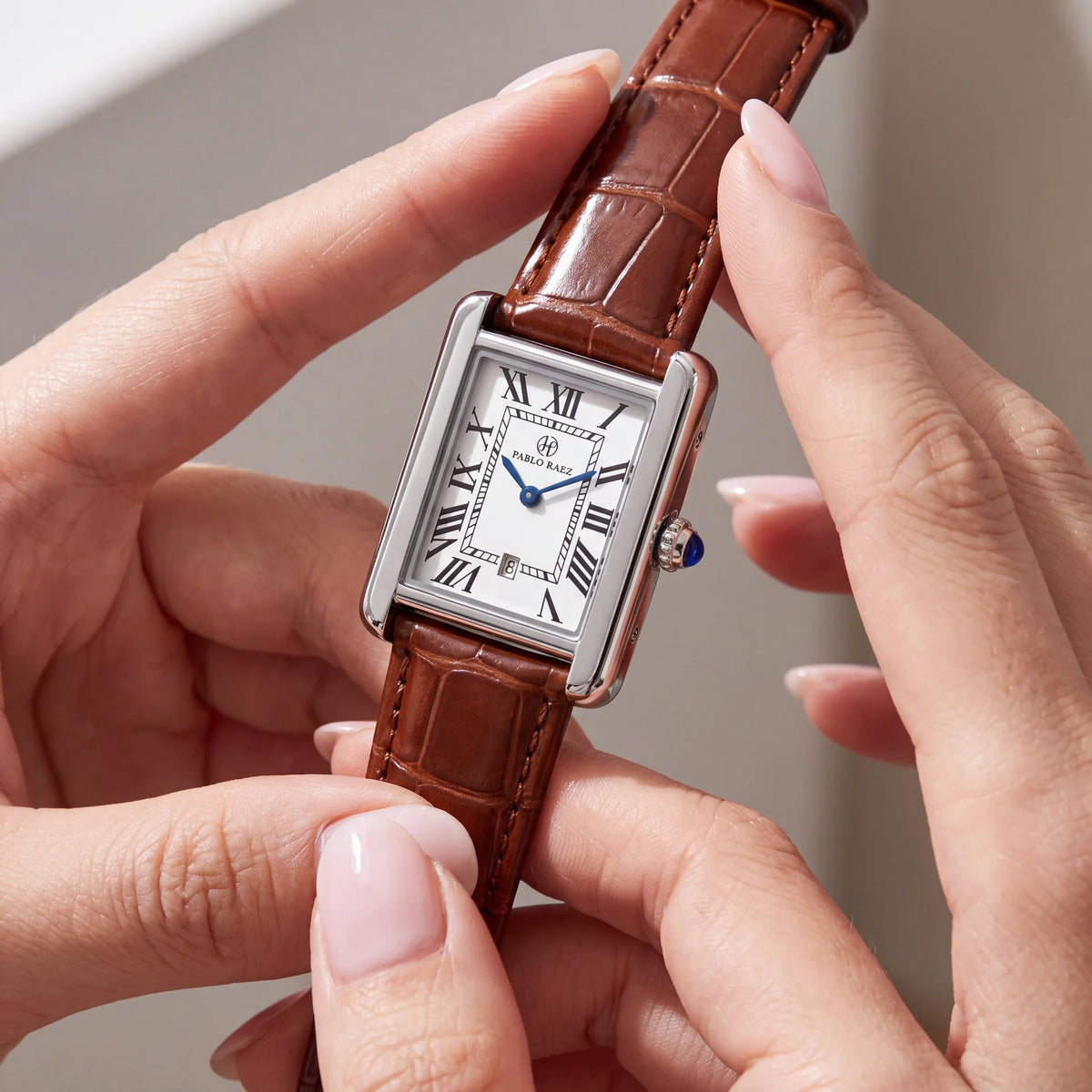 Houston Essence 28mm with brown leather strap held in hand #color_brown